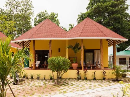 Les Lauriers Eco Hotel & Restaurant, 