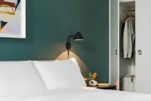 Sonder Revival Apartments English Bay, 