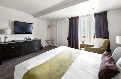 The Shores Inn & Hotel, 