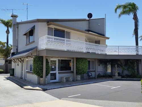 Foreshore Motel, 