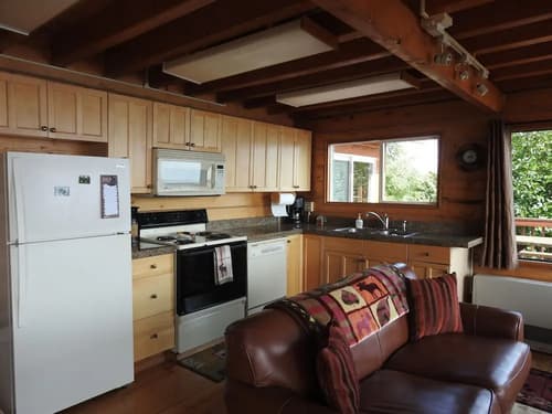 Alaska Adventure Cabins, 