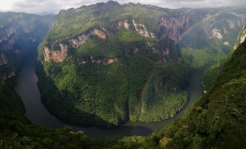 Los Aztecas y el Mundo Maya