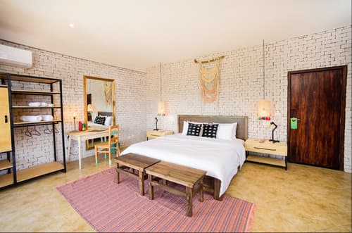 Selina Montañita, ROOM