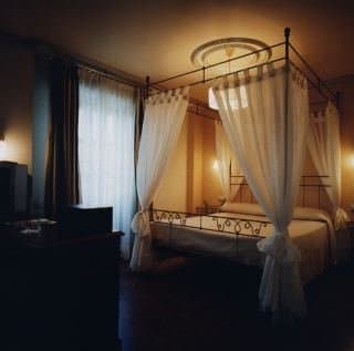 Azofra, ROOM