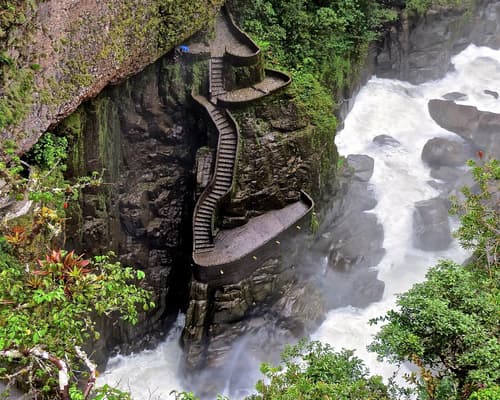 Quito - Avenue of the Volcanoes and Baños/ 3 days