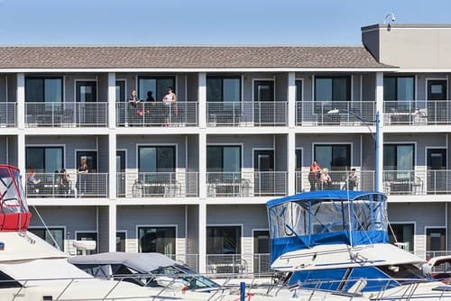 Park Point Marina Inn, 