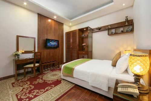 Emerald Hotel Hanoi Hai Ba Trung, 