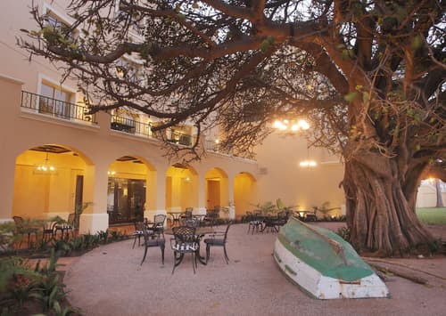 Southern Sun Maputo, Bar (on property)