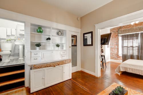 Ellison Suites, Room