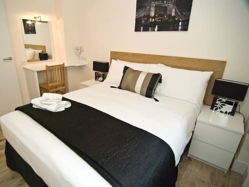 Finsbury Serviced Apartments, Room