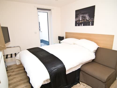 Finsbury Serviced Apartments, Room