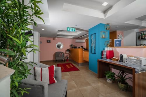 Maris Hotel, Reception