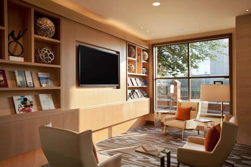 DoubleTree Suites by Hilton Hotel Boston - Cambridge, Lobby
