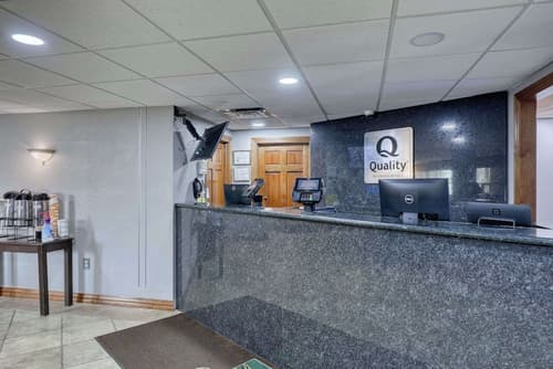 Quality Inn & Suites Green Bay Downtown, Lobby