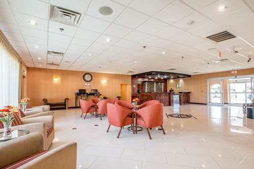 Clarion Inn Elmhurst - Oak Brook near I-88, I-290, I-294, Lobby