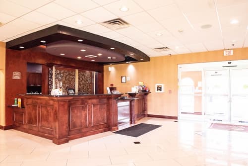 Clarion Inn Elmhurst - Oak Brook near I-88, I-290, I-294, Lobby