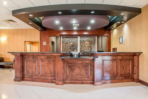 Clarion Inn Elmhurst - Oak Brook near I-88, I-290, I-294, Lobby