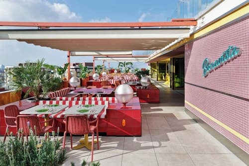 Moxy Barcelona, Primary image