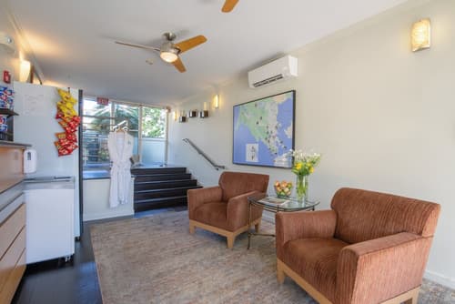 Marin Suites Hotel, Lobby lounge