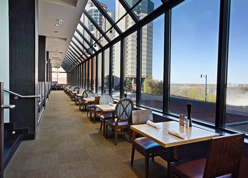 Niagara Falls Marriott on the Falls, Restaurant
