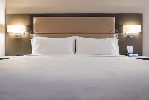 Holiday Inn & Suites Vancouver Downtown by IHG, Room