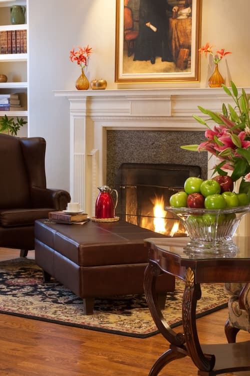 The Halliburton, Lobby sitting area