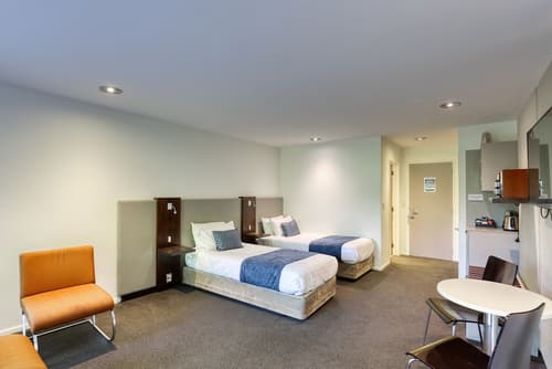 Garden Court Suites And Apartments, Room