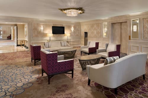 Hilton St. Louis Frontenac, Lobby