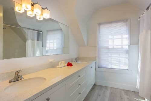 Peace and Plenty Resort, Room