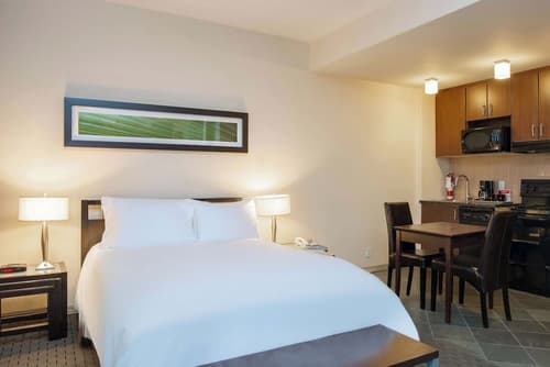 Sandman Suites Vancouver on Davie, Room