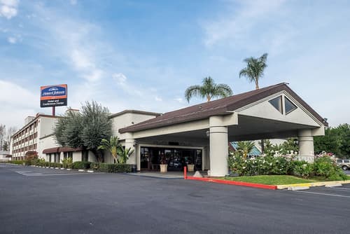 Howard Johnson by Wyndham Fullerton/Anaheim Conference Cntr, Primary image