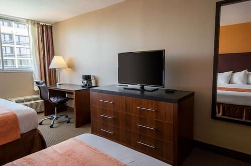 Howard Johnson by Wyndham Fullerton/Anaheim Conference Cntr, Room