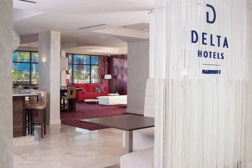 Delta Hotels by Marriott Orlando Lake Buena Vista, Lobby lounge