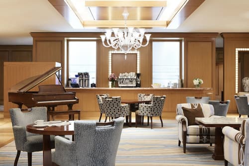 Little America Hotel, Lobby sitting area