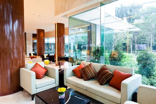 Royal Princess Larn Luang, Lobby sitting area