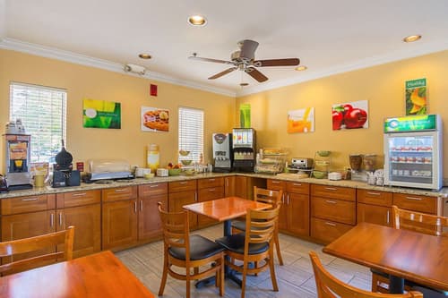 Quality Inn Fresno Yosemite Airport, Breakfast area