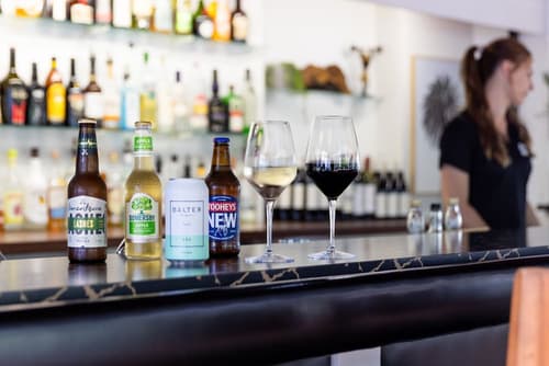 Zebra Motel, Bar (on property)