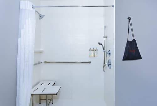 Holiday Inn Express & Suites Tampa Stadium – Airport Area by IHG, Room