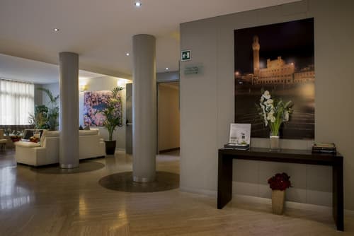 Hotel Executive, Lobby