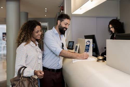 Hotel Executive, Reception