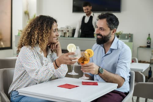 Hotel Executive, Dining