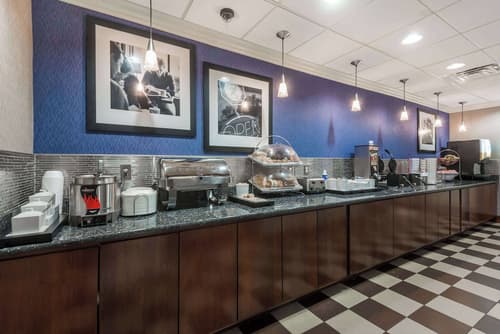 Wingate by Wyndham Springfield, Breakfast area