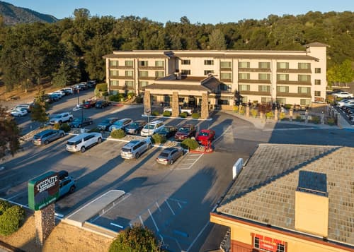 Yosemite Southgate Hotel & Suites, Exterior