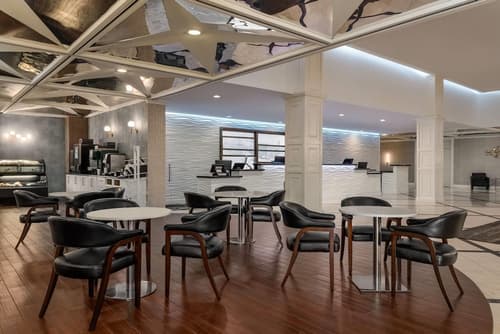 Fort Pontchartrain Detroit, a Wyndham Hotel, Lobby