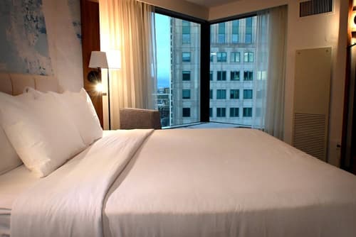 Fort Pontchartrain Detroit, a Wyndham Hotel, Room