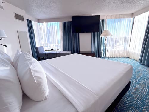 Fort Pontchartrain Detroit, a Wyndham Hotel, Room