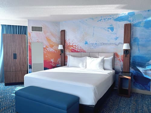 Fort Pontchartrain Detroit, a Wyndham Hotel, Room