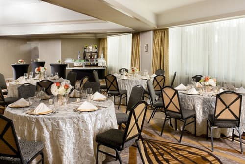 DoubleTree by Hilton Hotel Lafayette, Dining