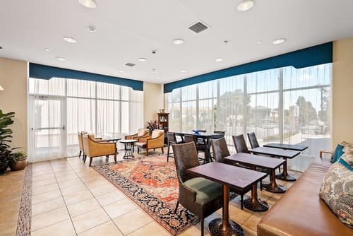 Best Western Plus Royal Oak Hotel, Lobby