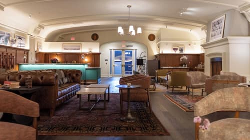 Harbor Court Hotel, Lobby